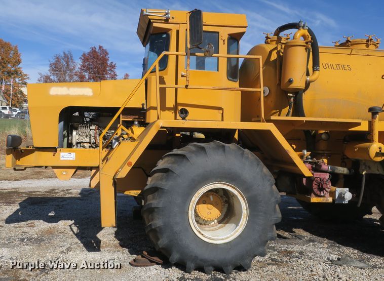 image for item DB10112 Floater Off-Road 4030 vacuum truck