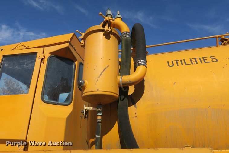 image for item DB10112 Floater Off-Road 4030 vacuum truck