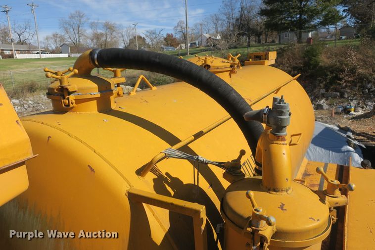 image for item DB10112 Floater Off-Road 4030 vacuum truck