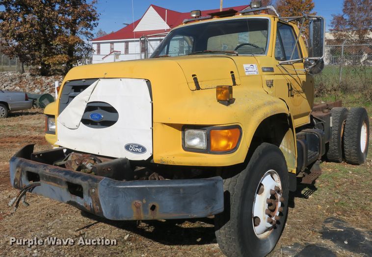 image for item DB10114 1996 Ford F800 truck cab and chassis