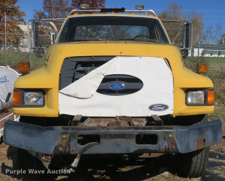 image for item DB10114 1996 Ford F800 truck cab and chassis