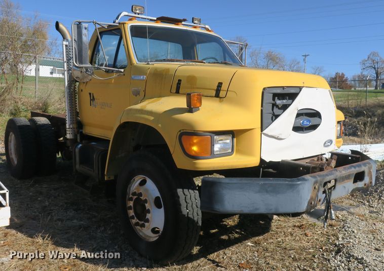 image for item DB10114 1996 Ford F800 truck cab and chassis