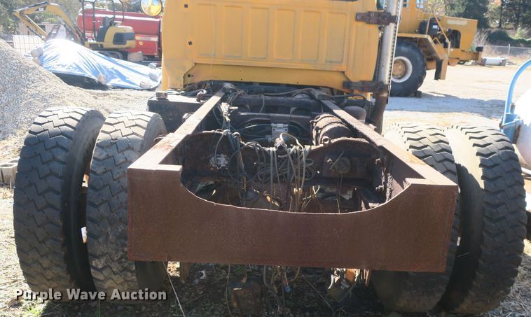 image for item DB10114 1996 Ford F800 truck cab and chassis