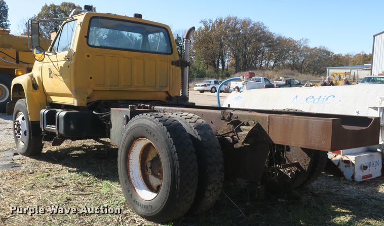 image for item DB10114 1996 Ford F800 truck cab and chassis