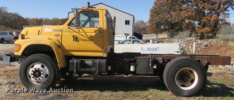 image for item DB10114 1996 Ford F800 truck cab and chassis