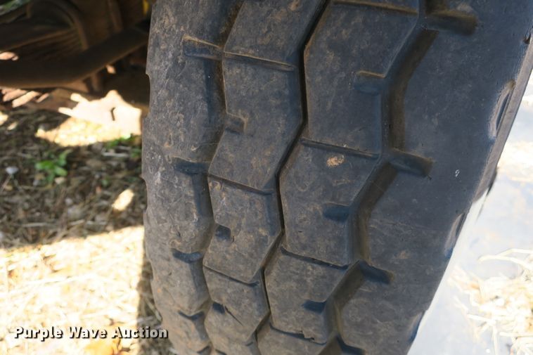 image for item DB10114 1996 Ford F800 truck cab and chassis