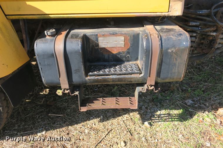 image for item DB10114 1996 Ford F800 truck cab and chassis