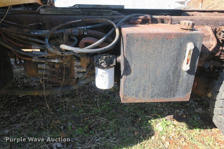 image for item DB10114 1996 Ford F800 truck cab and chassis