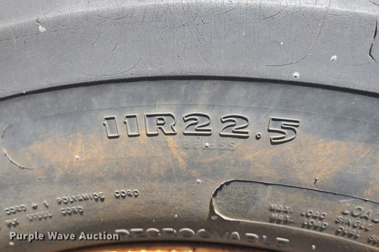 image for item DB10114 1996 Ford F800 truck cab and chassis