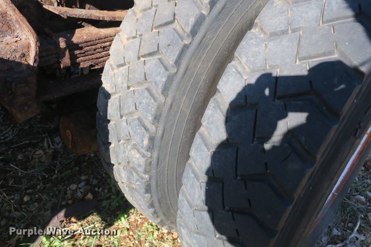 image for item DB10114 1996 Ford F800 truck cab and chassis