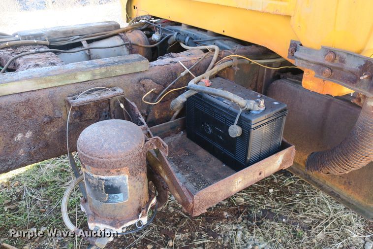 image for item DB10114 1996 Ford F800 truck cab and chassis