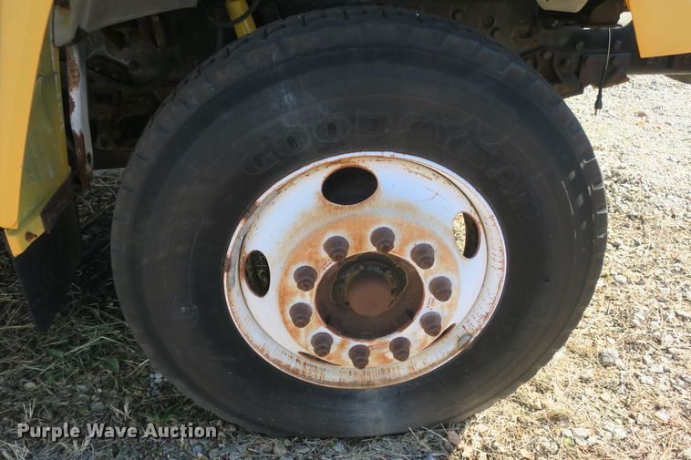 image for item DB10114 1996 Ford F800 truck cab and chassis