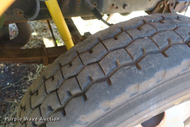 image for item DB10114 1996 Ford F800 truck cab and chassis