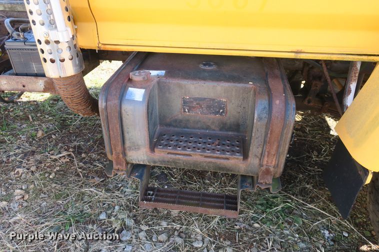 image for item DB10114 1996 Ford F800 truck cab and chassis