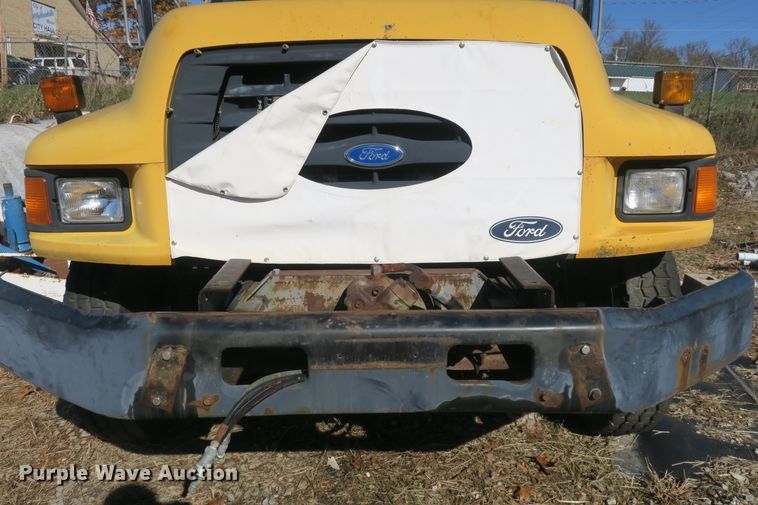 image for item DB10114 1996 Ford F800 truck cab and chassis