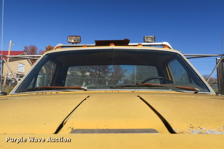 image for item DB10114 1996 Ford F800 truck cab and chassis