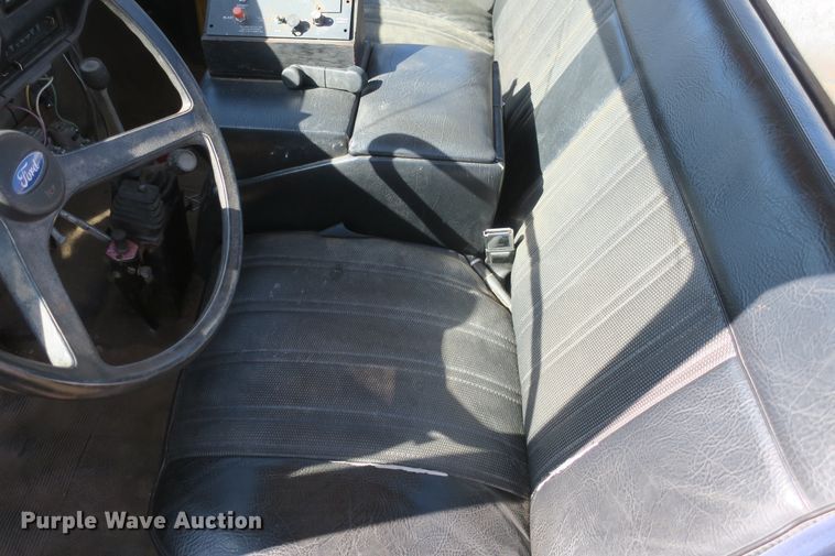 image for item DB10114 1996 Ford F800 truck cab and chassis