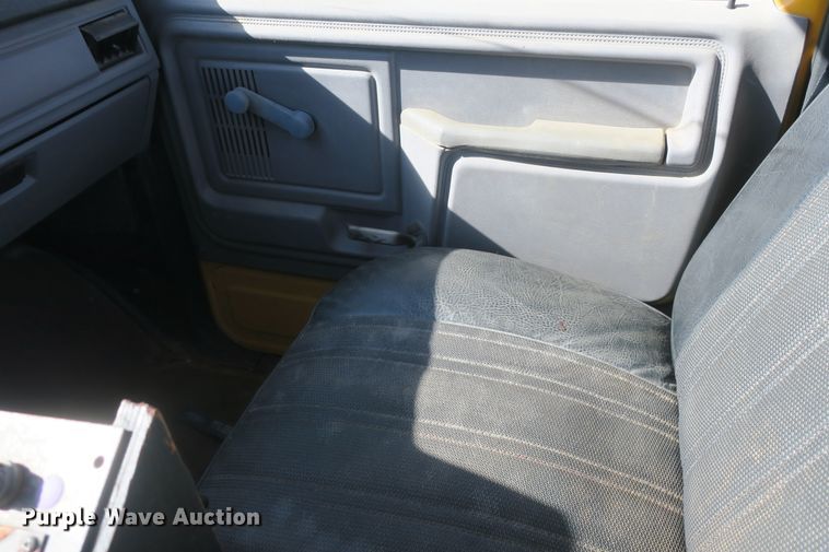 image for item DB10114 1996 Ford F800 truck cab and chassis