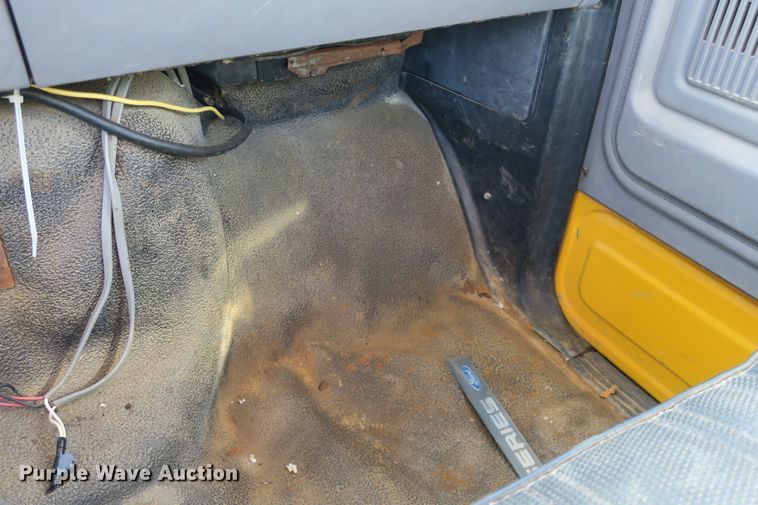 image for item DB10114 1996 Ford F800 truck cab and chassis