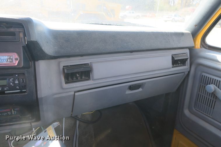 image for item DB10114 1996 Ford F800 truck cab and chassis