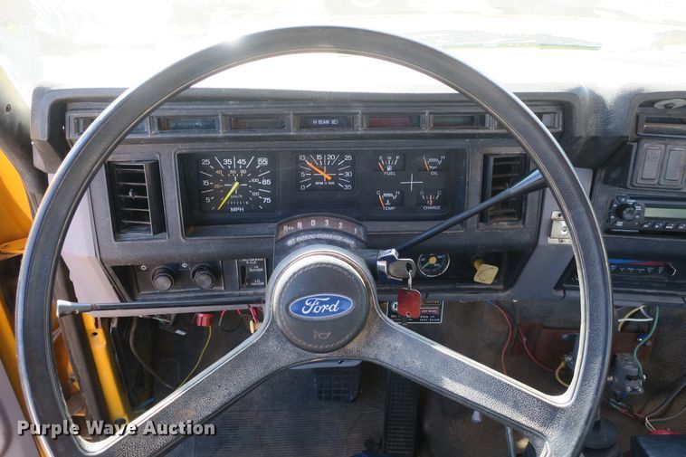 image for item DB10114 1996 Ford F800 truck cab and chassis