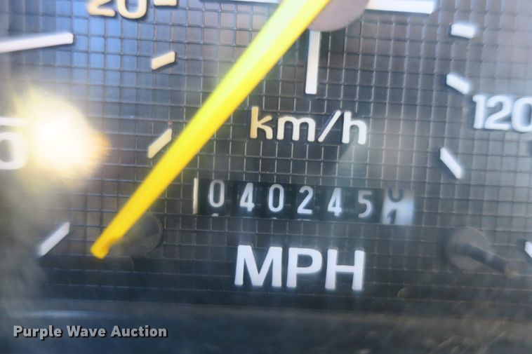 image for item DB10114 1996 Ford F800 truck cab and chassis