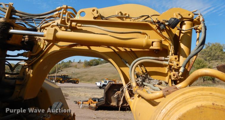 image for item DC4522 2007 Caterpillar 627G conventional scraper