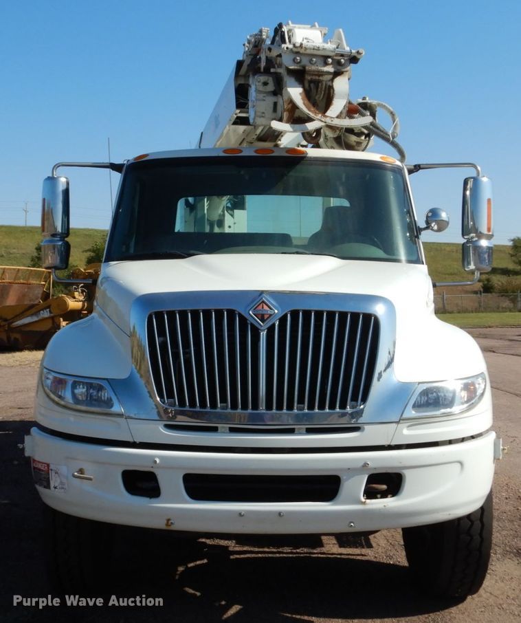 image for item DC4523 2007 International 4400 digger derrick truck