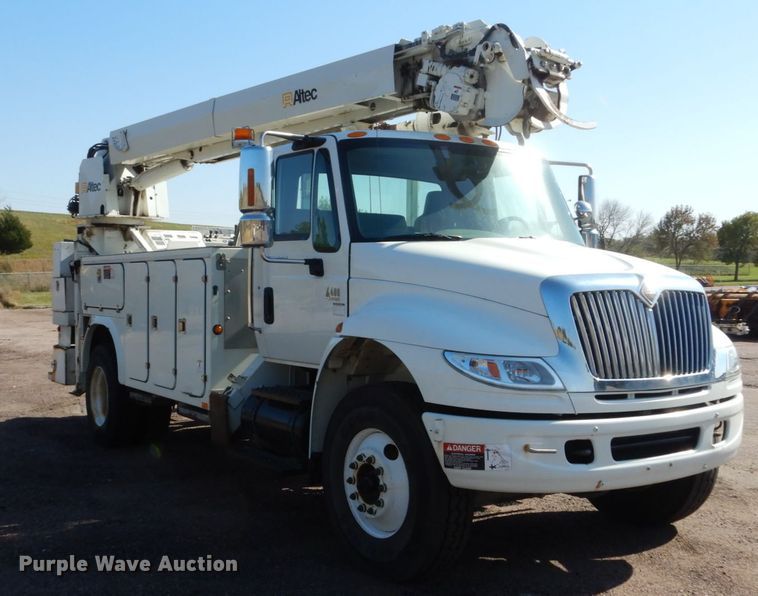 image for item DC4523 2007 International 4400 digger derrick truck