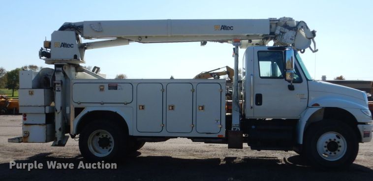 image for item DC4523 2007 International 4400 digger derrick truck