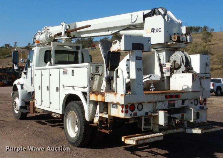 image for item DC4523 2007 International 4400 digger derrick truck