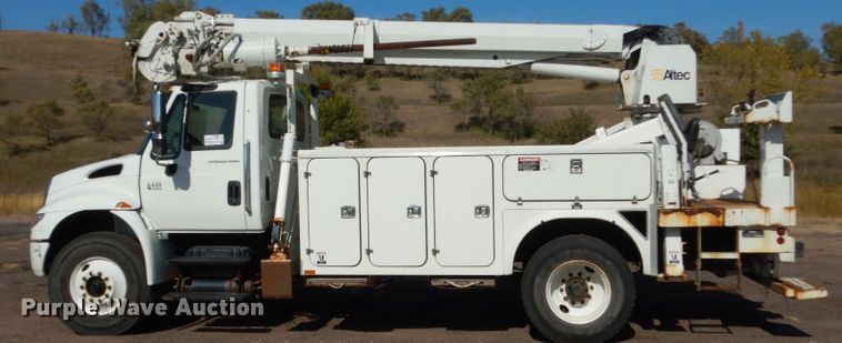 image for item DC4523 2007 International 4400 digger derrick truck
