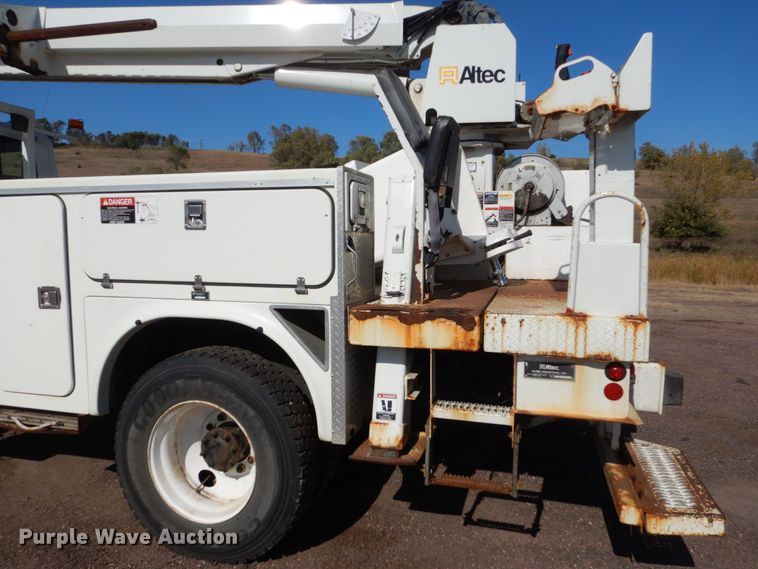 image for item DC4523 2007 International 4400 digger derrick truck