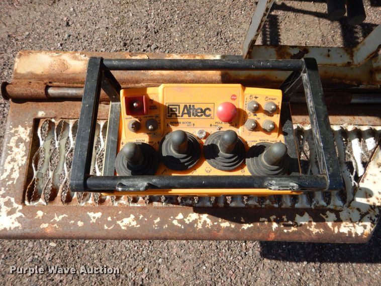 image for item DC4523 2007 International 4400 digger derrick truck