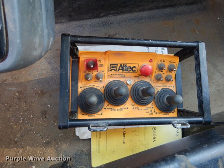 image for item DC4523 2007 International 4400 digger derrick truck