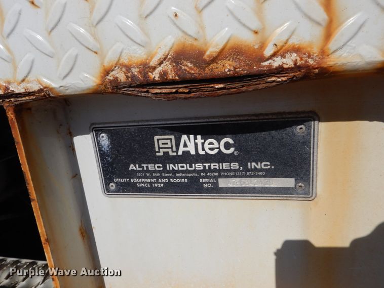 image for item DC4523 2007 International 4400 digger derrick truck