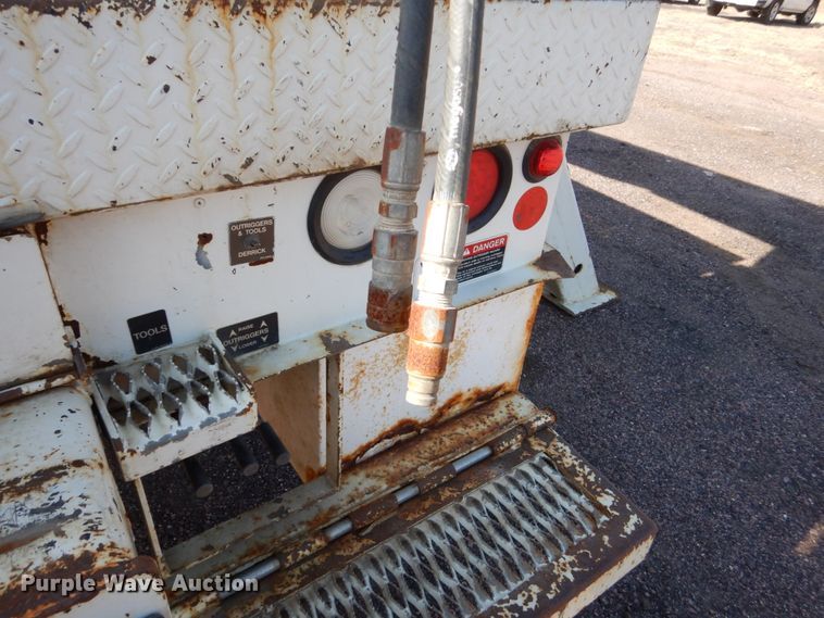 image for item DC4523 2007 International 4400 digger derrick truck