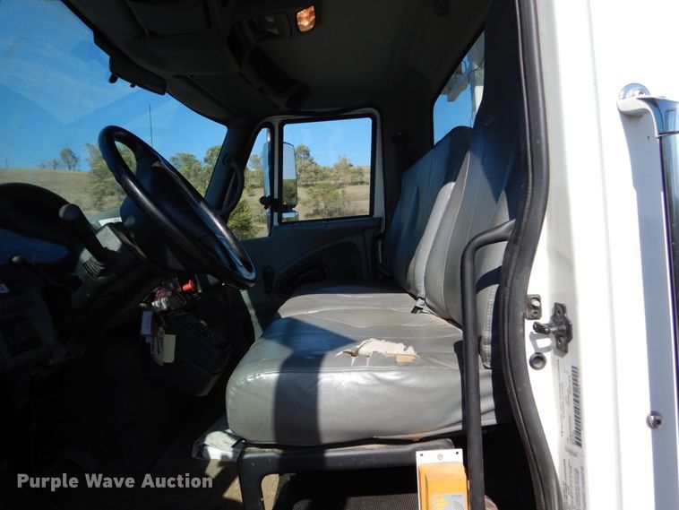 image for item DC4523 2007 International 4400 digger derrick truck