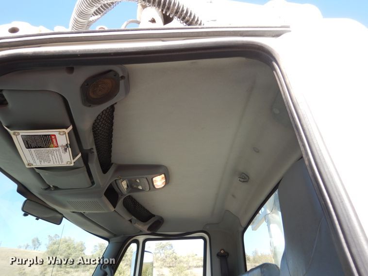 image for item DC4523 2007 International 4400 digger derrick truck