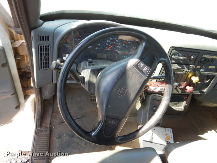 image for item DC4523 2007 International 4400 digger derrick truck