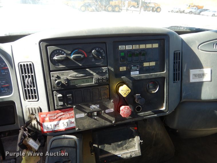 image for item DC4523 2007 International 4400 digger derrick truck