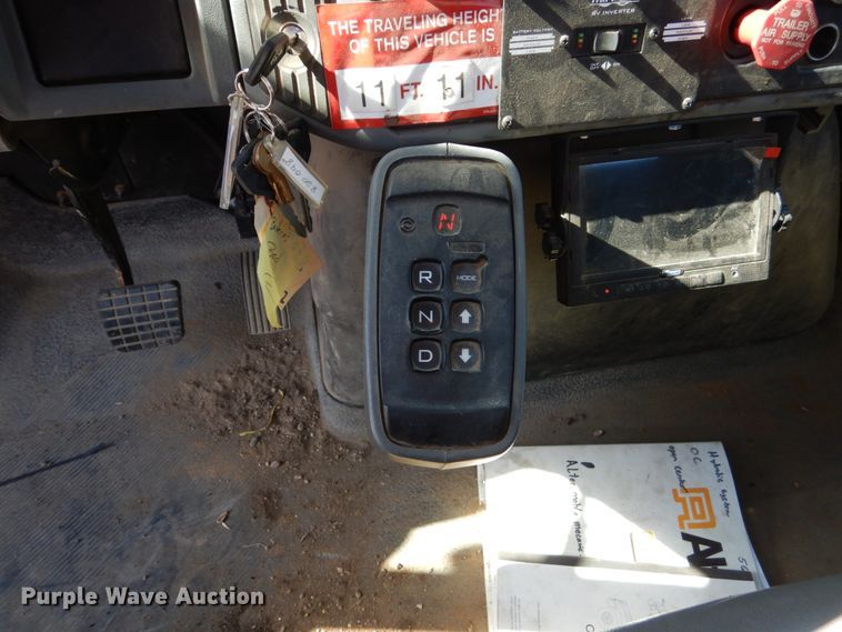 image for item DC4523 2007 International 4400 digger derrick truck