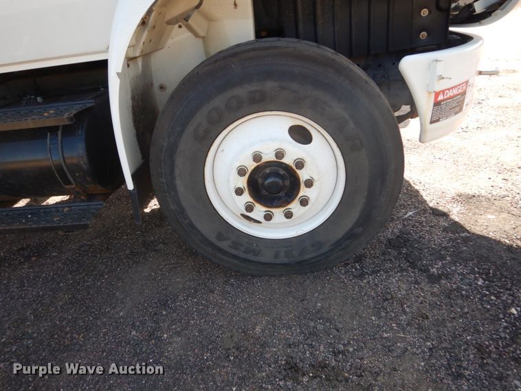 image for item DC4523 2007 International 4400 digger derrick truck