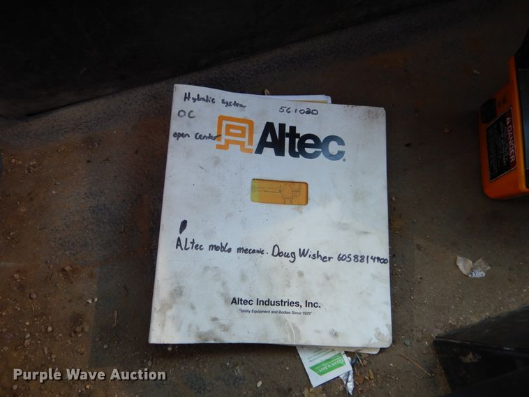 image for item DC4523 2007 International 4400 digger derrick truck