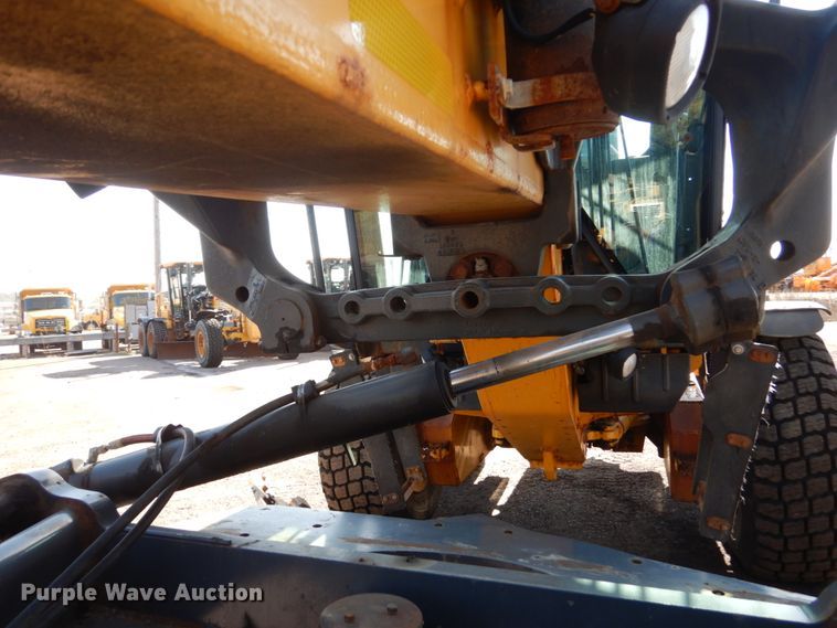 image for item DC4527 2007 John Deere 772D motor grader