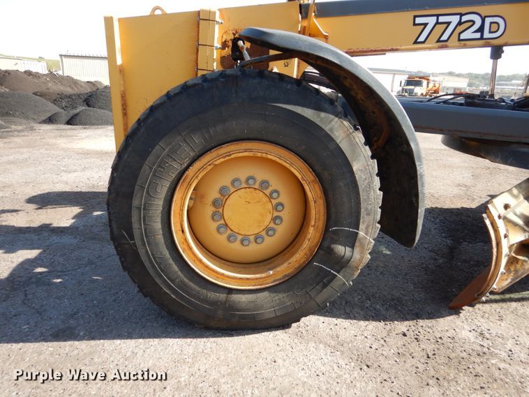 image for item DC4527 2007 John Deere 772D motor grader