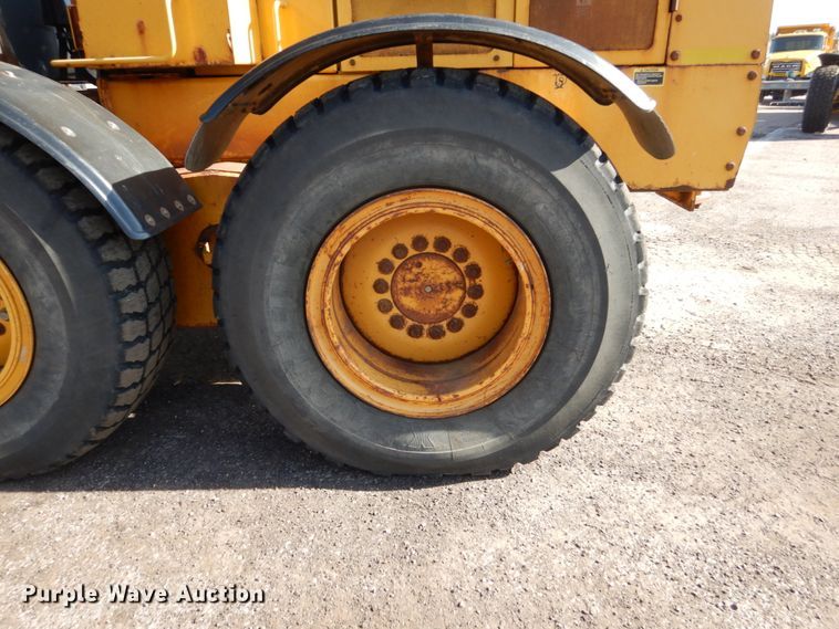 image for item DC4527 2007 John Deere 772D motor grader