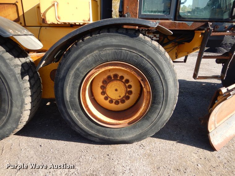 image for item DC4684 2007 John Deere 772D motor grader