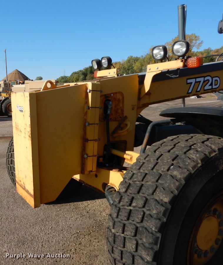 image for item DC4685 2007 John Deere 772D motor grader