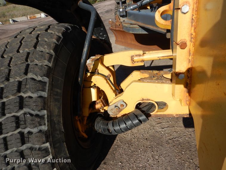 image for item DC4685 2007 John Deere 772D motor grader